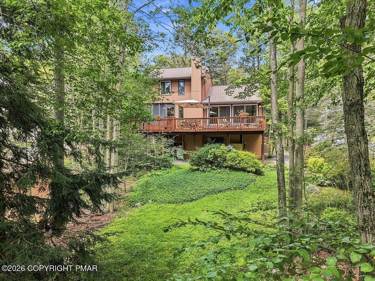 6262 Lakeview Dr — Lake Naomi Club