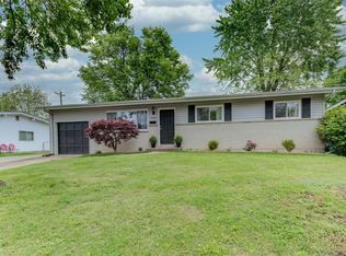 385 Falcon Dr, Florissant, MO 63031