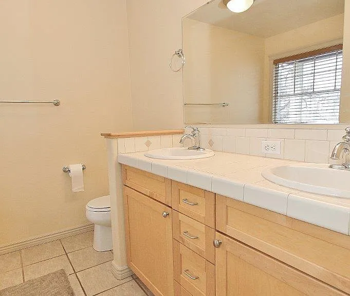 385 W Hale St — Photo 20