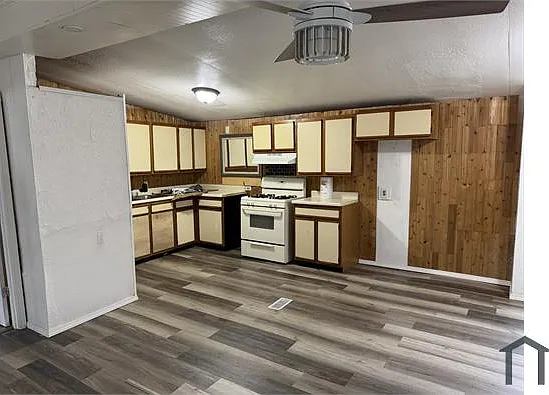 4 bed, 1300 sqft, $1,800 — Photo 3