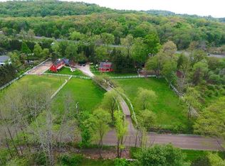 281 Succabone Rd, Mount Kisco, NY 10549