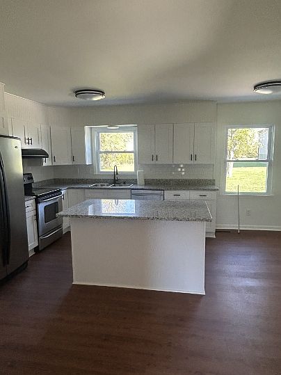 2nd image of 2060 Lovers Ln