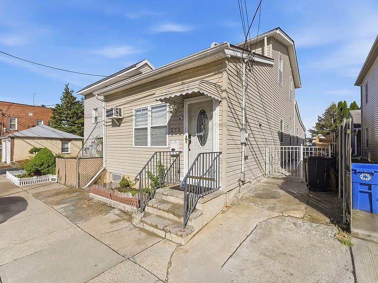 270 Westervelt Pl — Photo 10