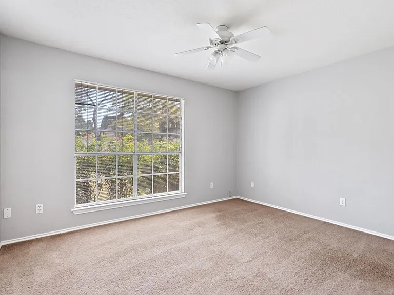 1514 Royce Ln — Photo 19
