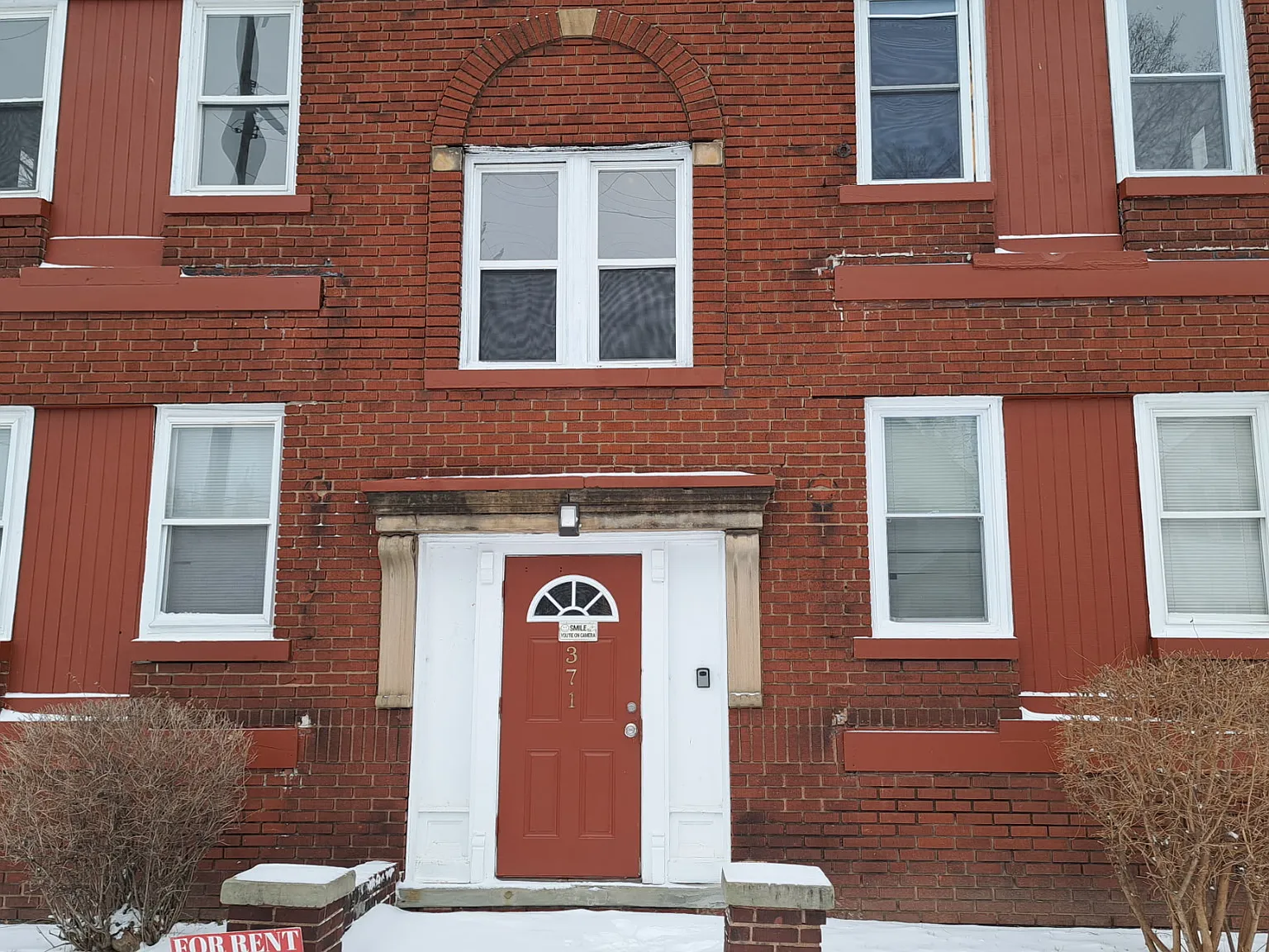 2 bed, $1,000 — Photo 1
