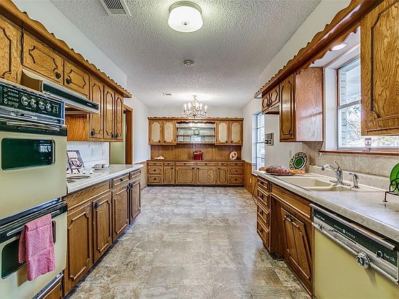 2nd image of 1421 Mosswood Ln