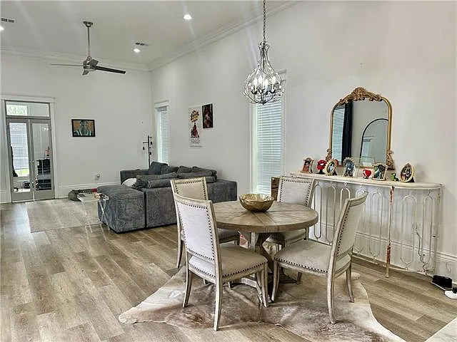 3 bed, 2.5 bath, 2023 sqft, $4,500 — Photo 4