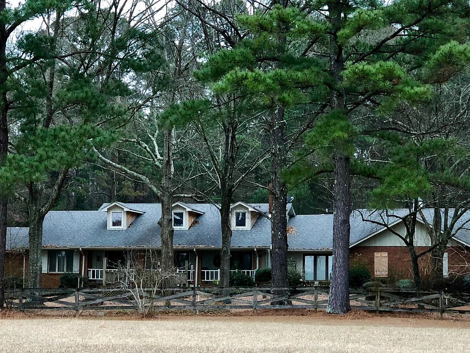 2nd image of 912 N Old Canton Rd