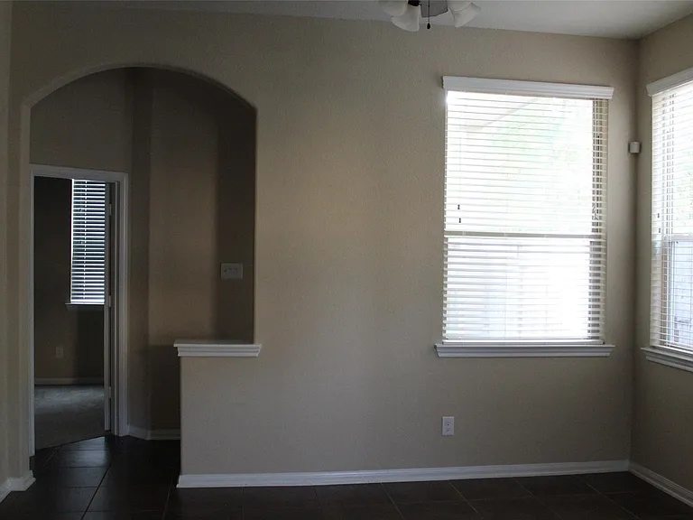 22 Cheswood Manor Dr — Photo 7