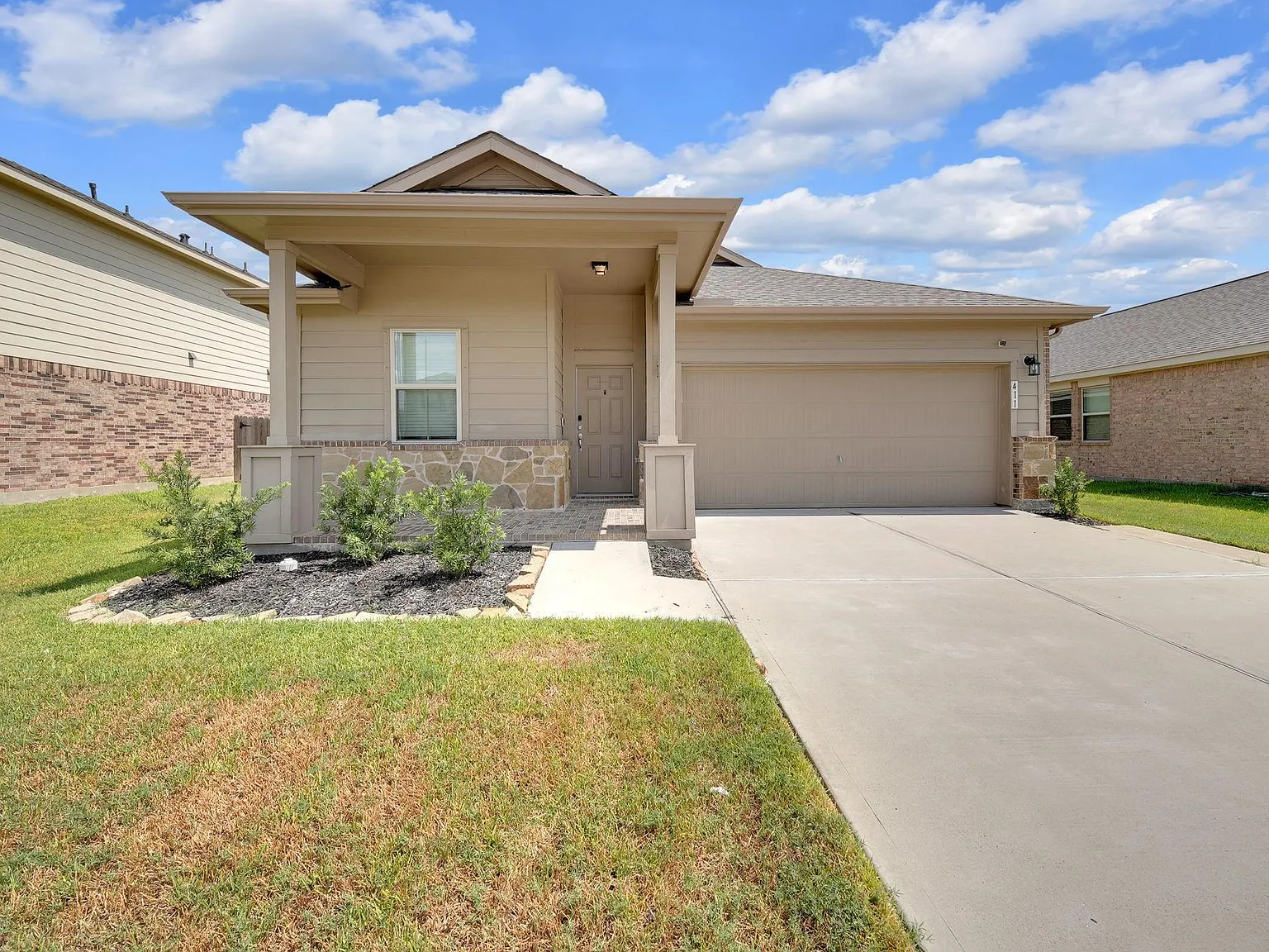 3 bed, 2.0 bath, 1697 sqft, $2,200 — Photo 1