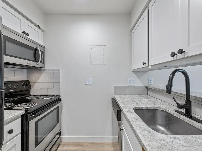 City Scene Apartments — Photo 11