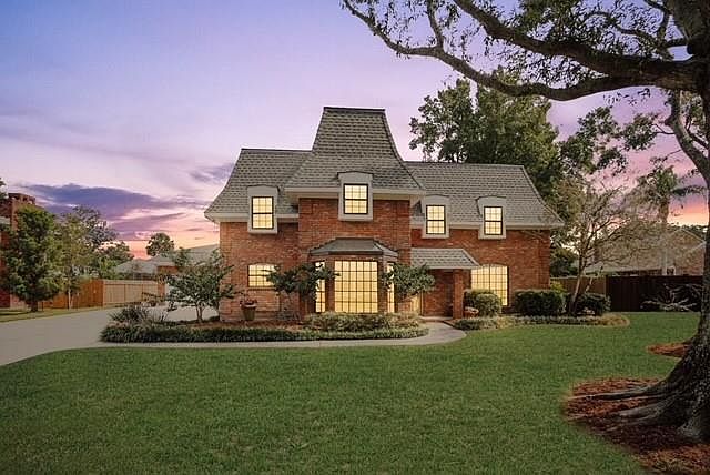 1st image of 26 Chateau Palmer Dr