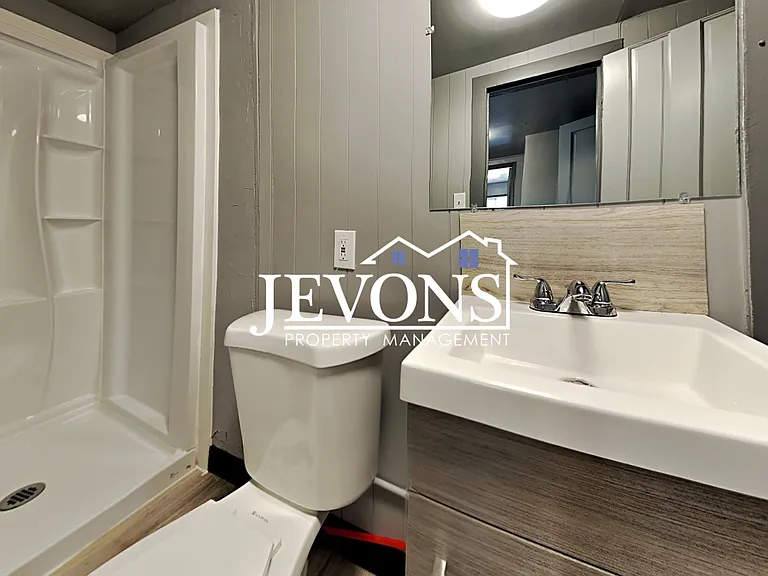 1017 E Spruce St #1/2 — Photo 10
