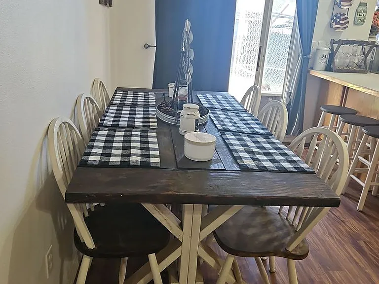 1463 W McHenry St — Photo 3