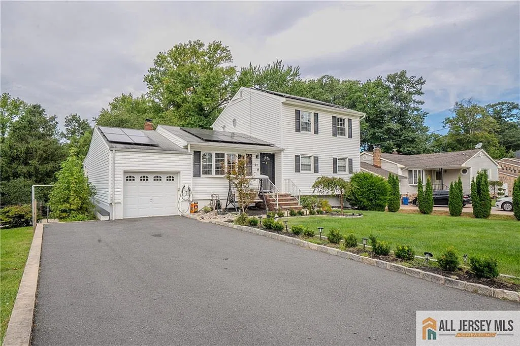 4 bed, 3.0 bath, 2100 sqft, $4,797 — Photo 1