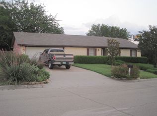 908 Rolling Hills Dr, Hewitt, TX 76643