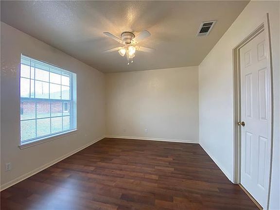 3rd image of 1608 Van Zanten Dr