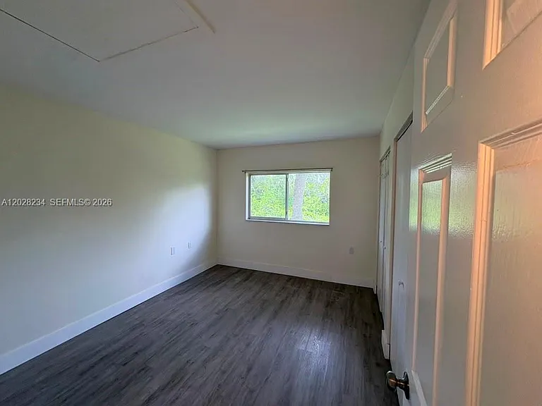 1141 Lake Victoria Dr #F — Photo 6