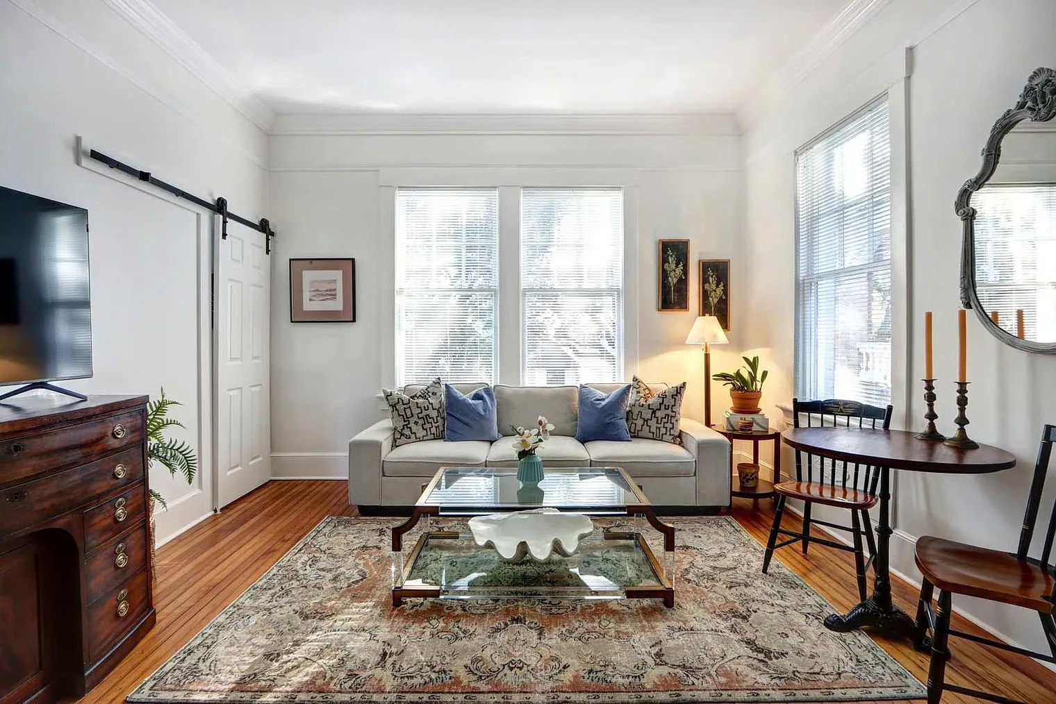 2 bed, 1.0 bath, $2,533 — Photo 2