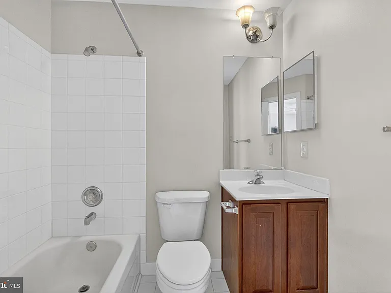 15806 Copper Beech Dr — Photo 55