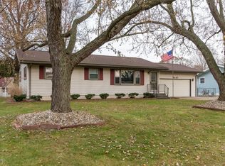 1457 Brentwood Dr, Saint Joseph, MI 49085