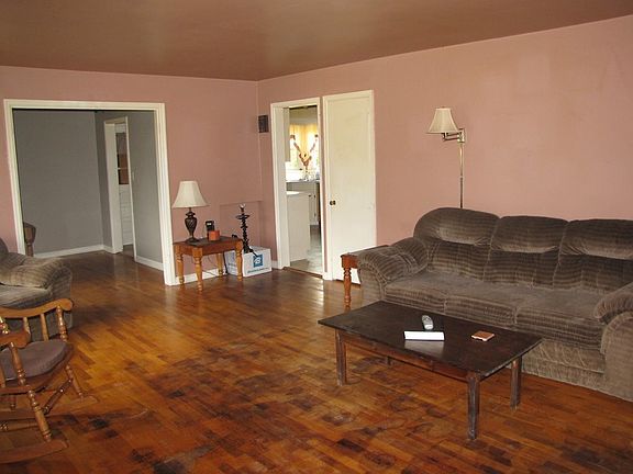 5th image of 501 Greenhill Dr