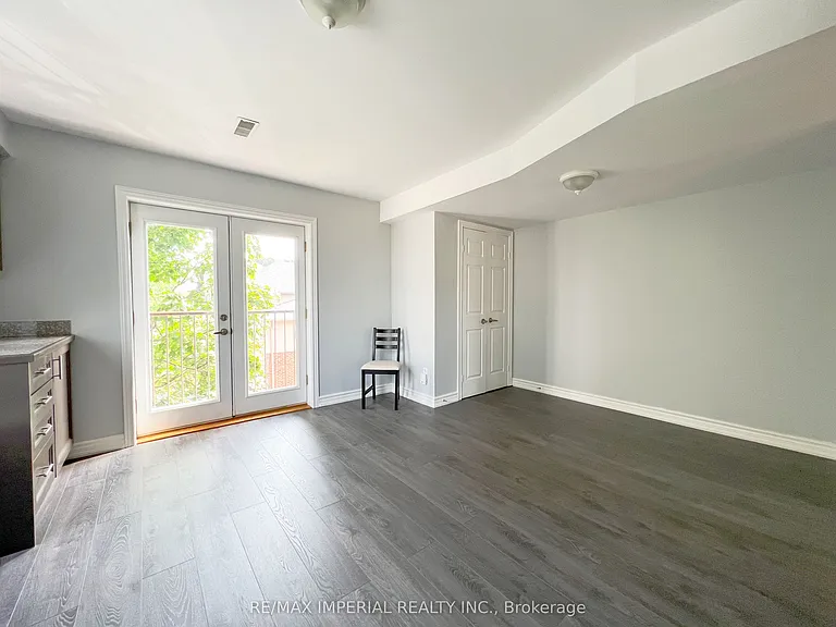 621A The Queensway — Photo 10