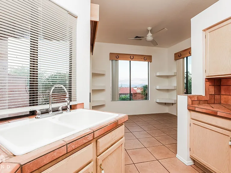 1606 W Calle Del Ducado — Photo 9