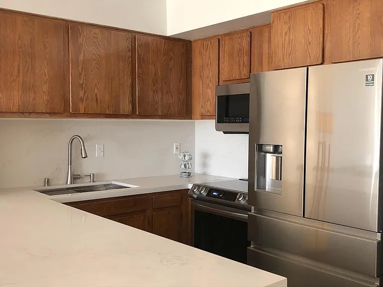 969 Hilgard Ave #609 — Photo 6