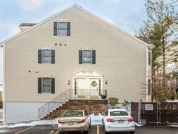 4th image of 613 Fairfax Dr