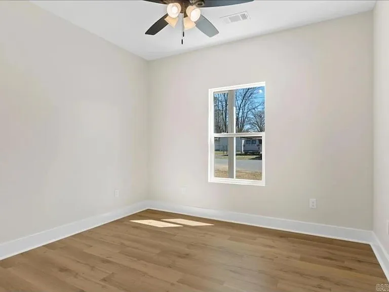 921 Banner St — Photo 13