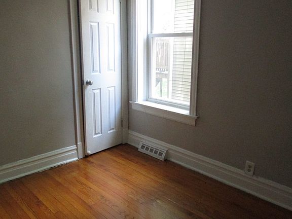 4th image of 7130 S Langley Ave #1