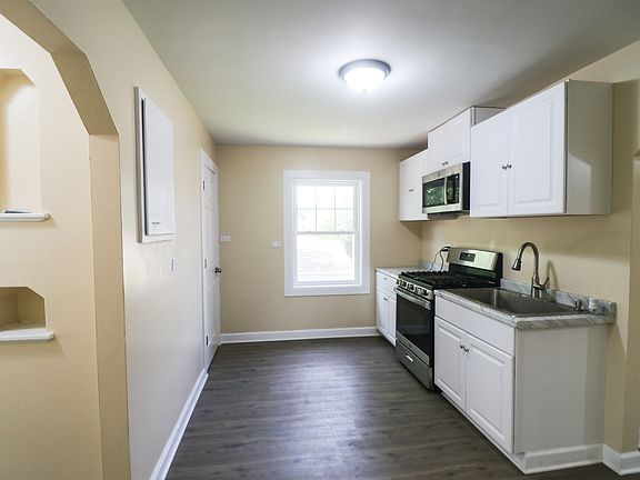 4th image of 14632 Green St