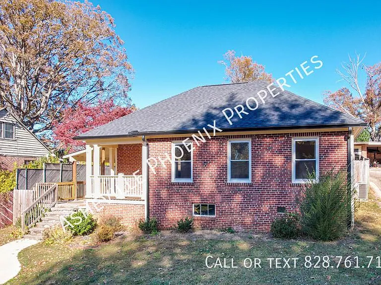 8 Enka Oak St — Photo 1