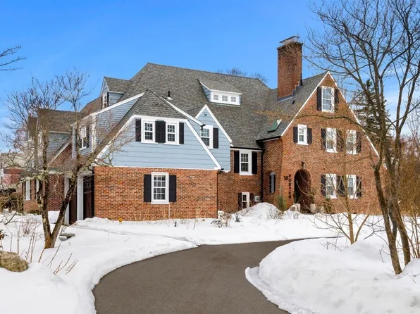 16 Porter Rd, Andover, MA 01810