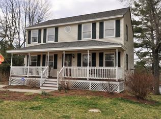 46 Wayne Dr, Weare, NH 03281