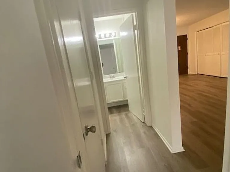 10644 Eastborne Ave — Photo 5