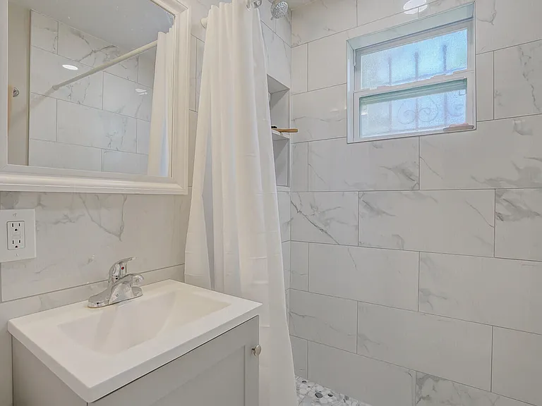 1225 W 10th St #B — Photo 12