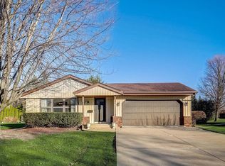 W132S7004 Fennimore Ln, Muskego, WI 53150