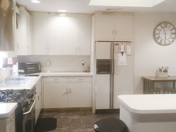 3rd image of 239 Caryl Dr