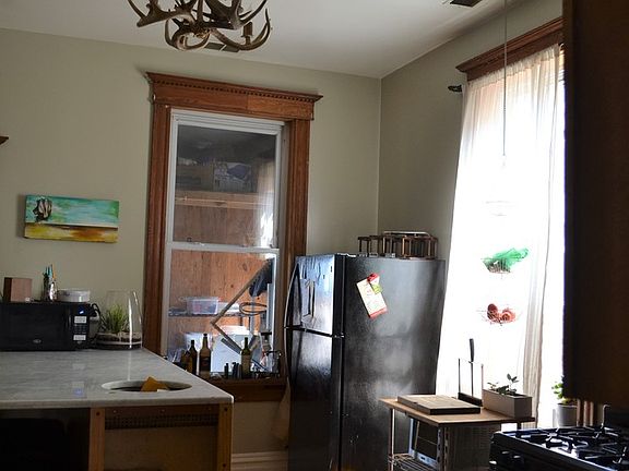 4th image of 1321 N Maplewood Ave #3