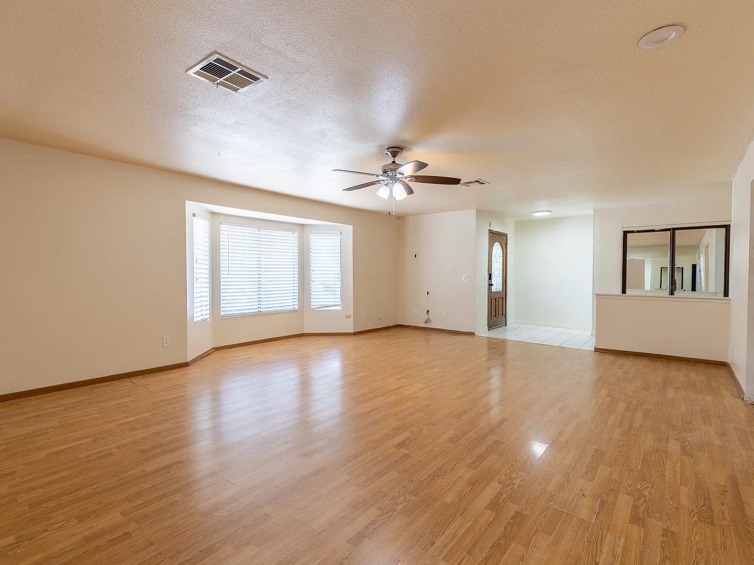3 bed, $2,400 — Photo 4