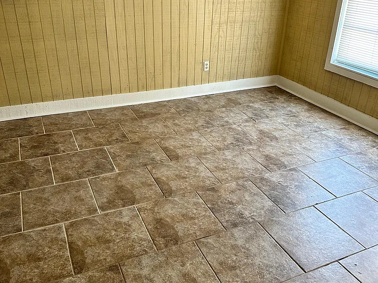 117 N Ash St — Photo 5