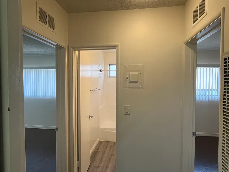 812 N Martel Ave #10 — Photo 22