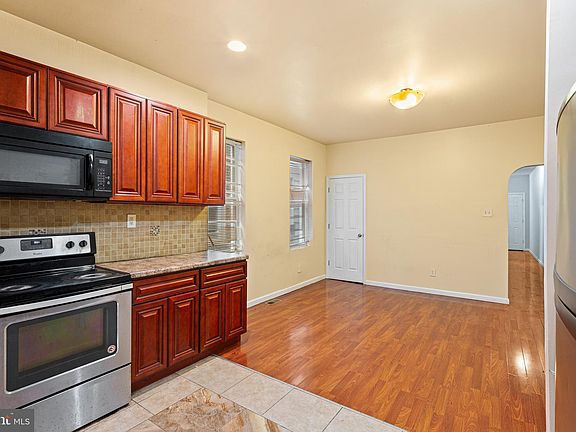3rd image of 5446 Walnut St Floor 2