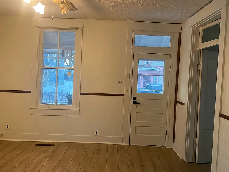 1014 Lincoln St — Photo 6