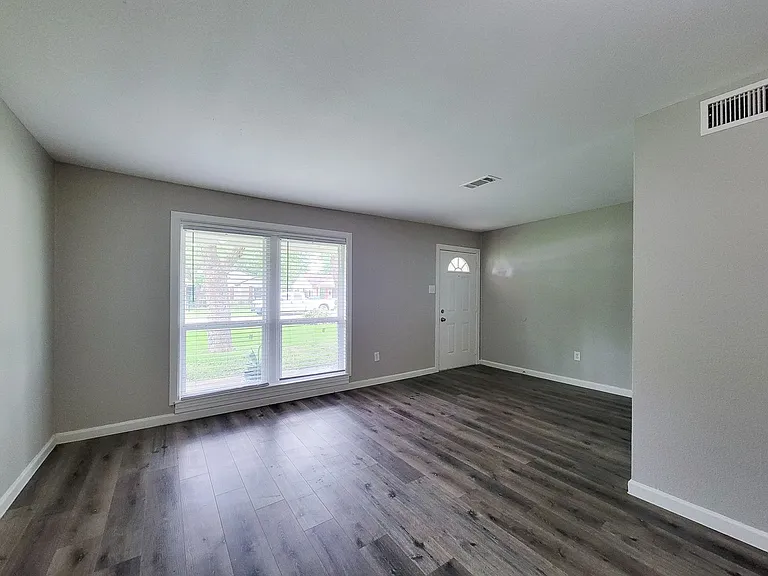 5606 Willow Glen Dr — Photo 7