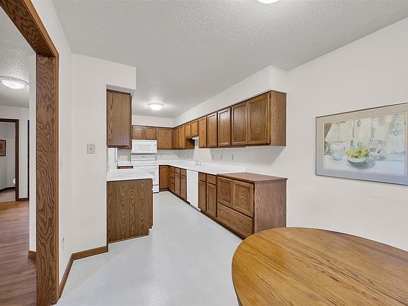 5th image of 1002 Marcy St