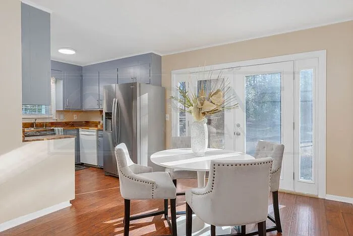 2532 Parkwood Dr — Photo 10