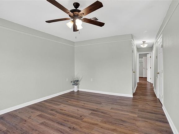 3rd image of 137 Georgetown Dr